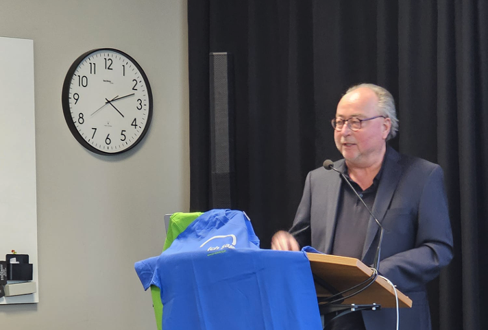 Hubert Egle stellt Klaus Oberluggauer vor