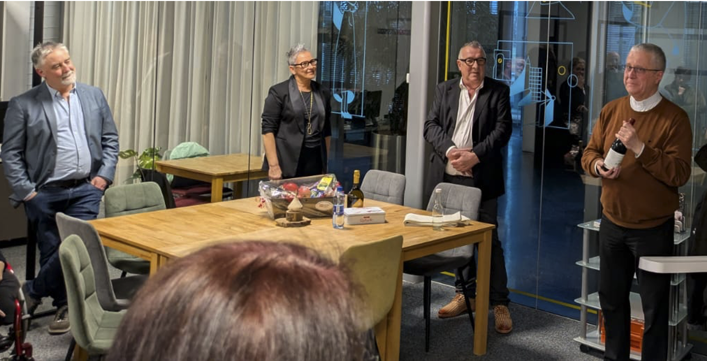 Wir bedanken uns mit einer Flasche Wein